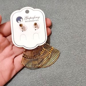 Unique Design Earrings Very Light Weight