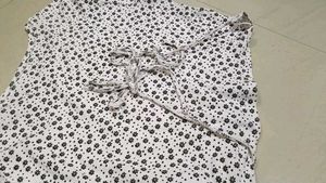 Floral Print Tie-Waist Crop Top