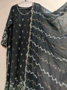 Pakistani Suit ( Kurti + Duppatta )