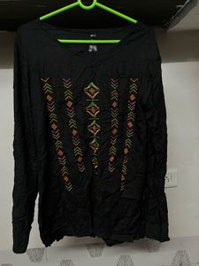 Embroidered Black Top 😍