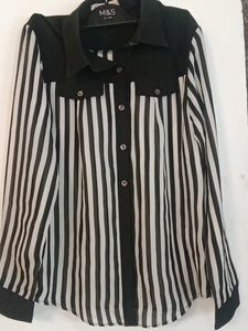 Black And White Shirt With Medium Size