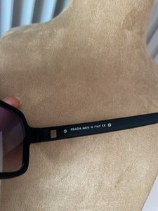 Stylish Black Sunglasses 🕶️
