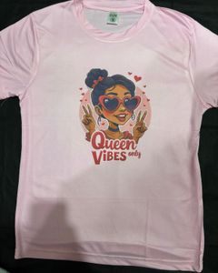 Queen Vibes Graphic Tee
