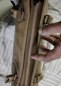 hi I want to sell thus brand new lv bag