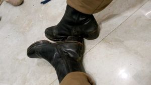 black leather boots👢