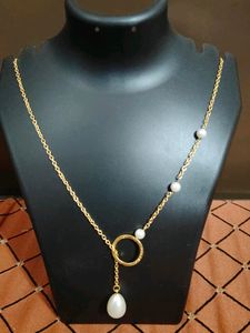 Dangling Pearl Necklace