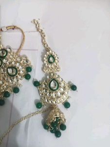 bridal jewellery set in green trending jeweller