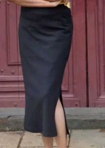 Chic Black Midi Skirt with Side Slit