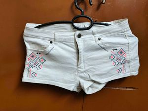 H&amp;M White Embroidered Denim Shorts