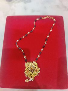 neckpiece with earrings