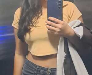 Ribbed Collar Crop Top