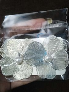 Floral earring  with Pearls