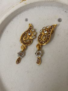 Neck Piece with earrings