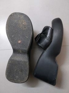 Chic Black Platform Slides (With Box)