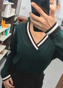 Stylish Green V-Neck Sweatshirt