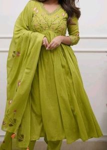 Elegant Green Embroidered Kurta Set