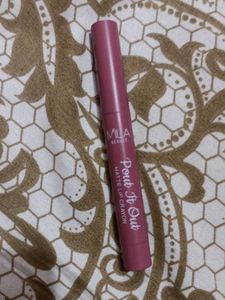 MILA BEAUTE Pout It Out Matte Lip Crayon