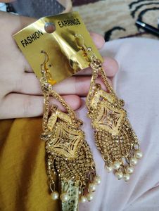 Glamorous Gold Earrings + Free Ring!