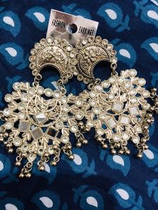 I’m Selling Earing