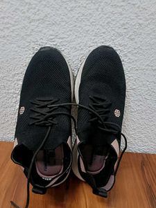 Comfortable Black Sneakers