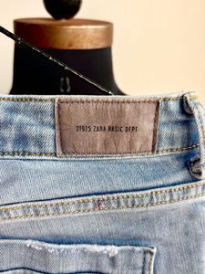 Zara Basic Denim Jeans Distressed style