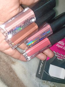 Set Of 4 Nude Lipstick + Freebie