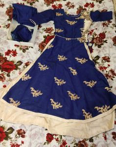 I&#39;m Selling A Gown Which Is In Very Good Quality