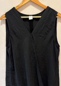 Black Sleeveless V-Neck Top