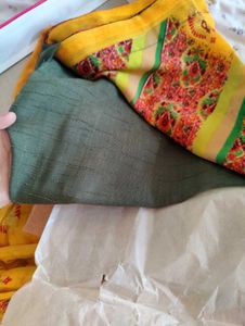 Multicolored Saree With Contrast Blouse Piece