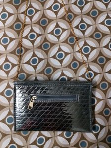 Silver Flower&#39;s Clutch