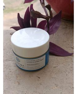 Dot Pens And Skinora Skincare Cream