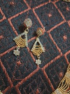 Golden Multi Chain Model Jewellery Set