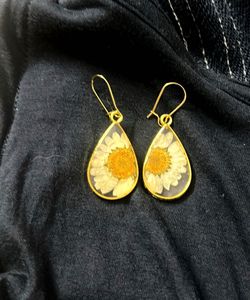 Daisy Drop Earrings