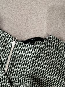 Chic Sleeveless Twist-Front Top