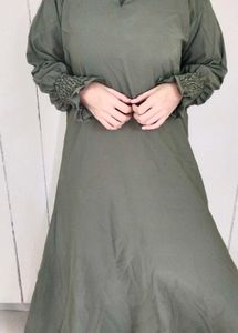 women abaya with hijaab