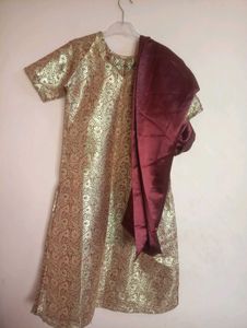 Banarasi Gold Kurti  with Maroon salwar💘