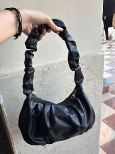 Black shoulder bag
