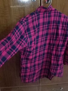 Red And Black Women&#39;s Shirt
