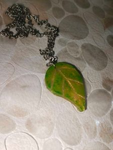 Leaf Pendant Necklace (resin)