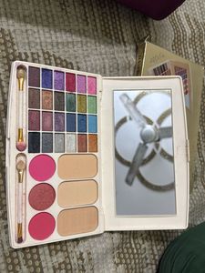 ME-ON Blush Wink Palette