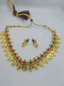 Elegant Gold Necklace Set