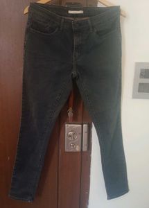 LEVI&#39;s Dark Wash SKINNY Jeans,Size-30