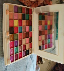 Bella Keen 48 Color Eyeshadow Palette