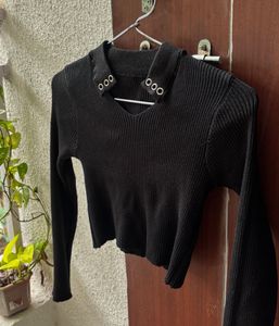 Black Long Sleeve Crop Top
