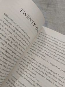 Shatter Me - Tahereh Mafi