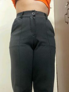 Classic Black Trousers – Versatile &amp; Comfortable