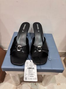 🆕 “Luna Blu” Black Chic Stilettos 🖤