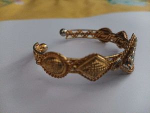 Vintage Gold Tone Cuff Bracelet