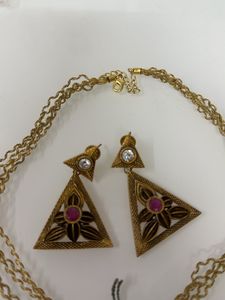 Vintage Gold Tone Necklace &amp; Earring Set