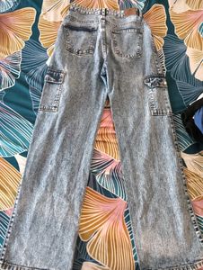 Trendy Wide-Leg Cargo Jeans